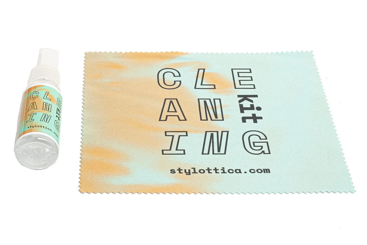 Kit Pulizia Occhiali STYLOTTICA Spray Con 1 Panno In Microfibra. 1 Kit Pulizia Occhiali STYLOTTICA Spray Con 1 Panno In Microfibra.